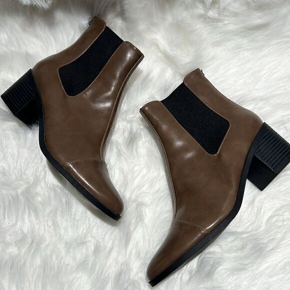 Journee Collection Nigella Chelsea style ankle boots Size 8.5    B84 - Picture 5 of 10